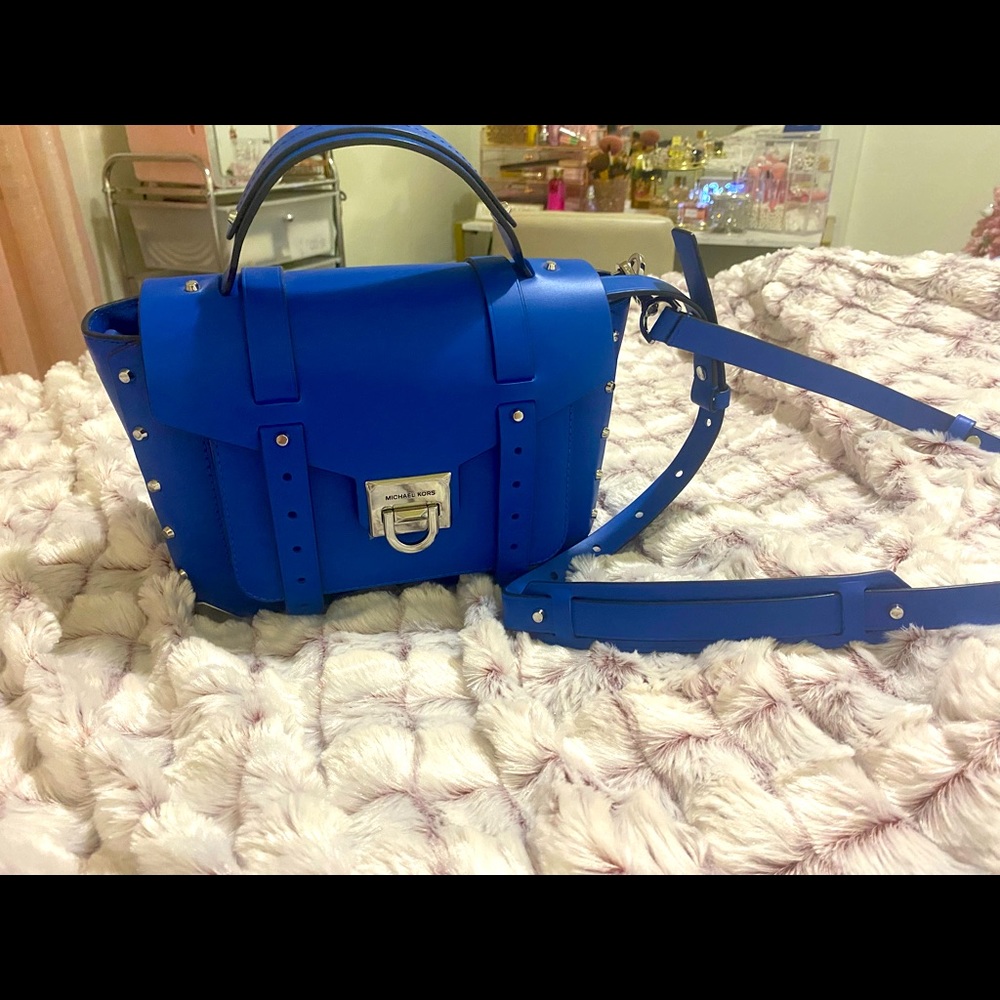 Cleaning my closet, amazing beautiful electric blue stylish Michael Kors bag.